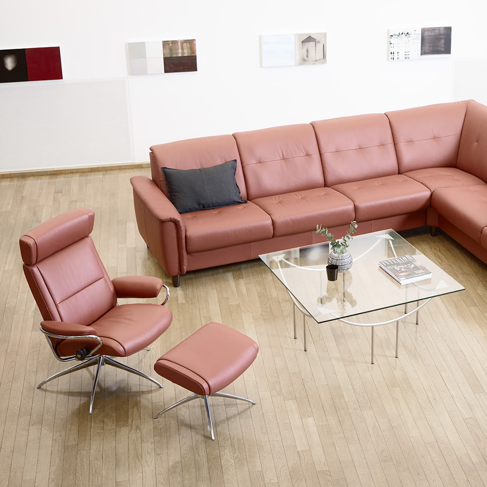 Stressless® Fiona hjørnesofa og Stressless® Tokyo hvilestol