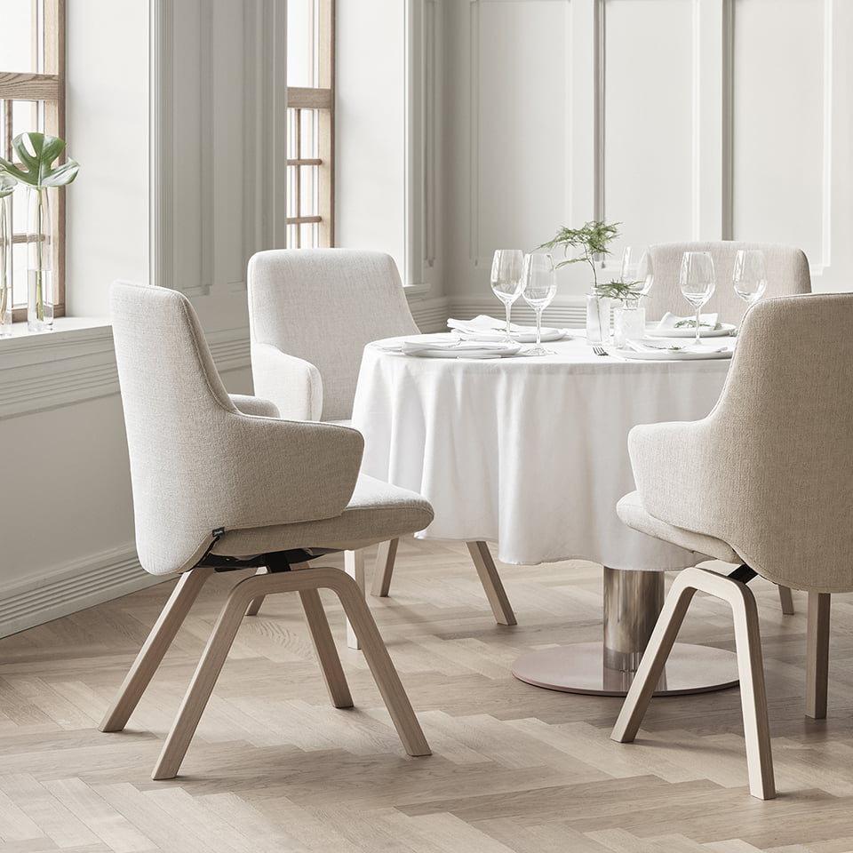 Stressless® Laurel spisestoler rundt et spisebord