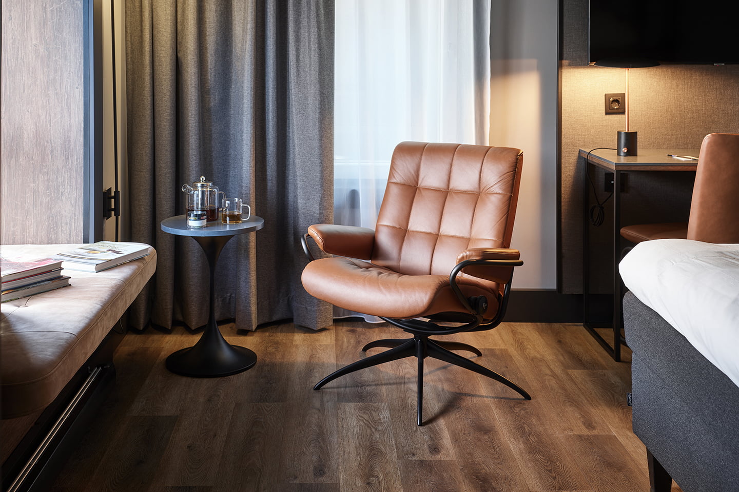Stressless® London low back in a hotell room