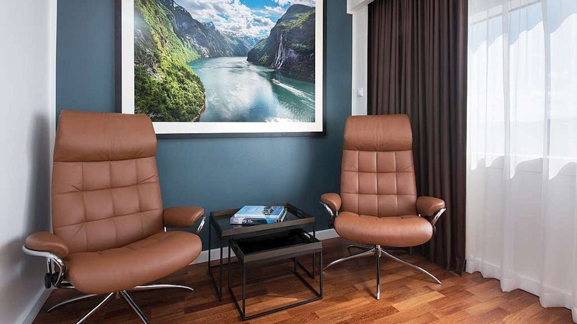 Radisson room with Stressless chairs